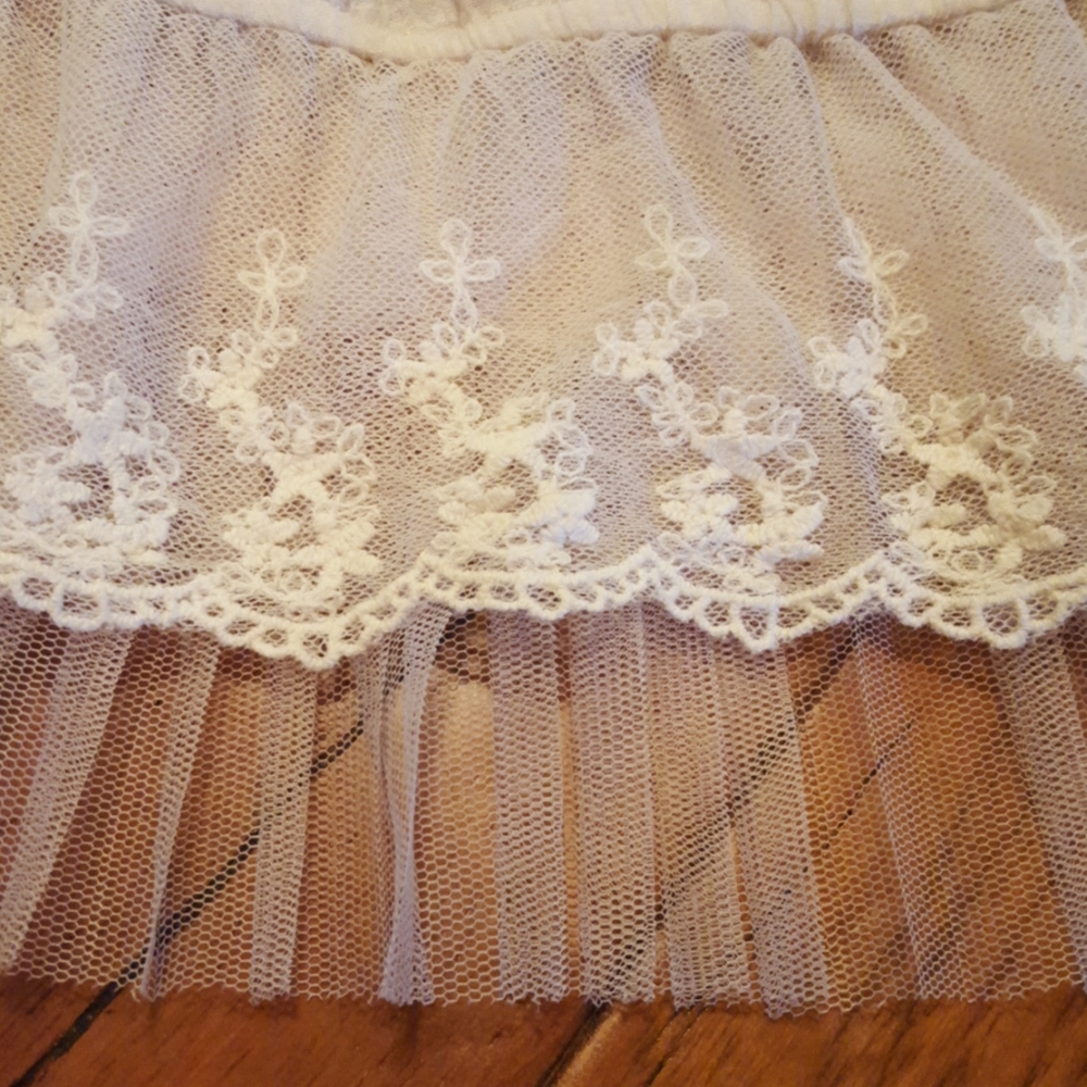 *2 for $10* Charlotte Russe cute top with lace - Picture 4 of 10